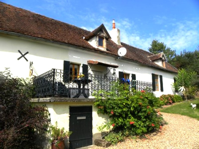 St Aubin le Monial - Spacieuse fermette de caractère sur 1 hectare de terrain avec une vue imprenable sur les prés. St Aubin le Monial - Spacieuse fermette de caractère sur 1 hectare de terrain avec une vue imprenable sur les prés.