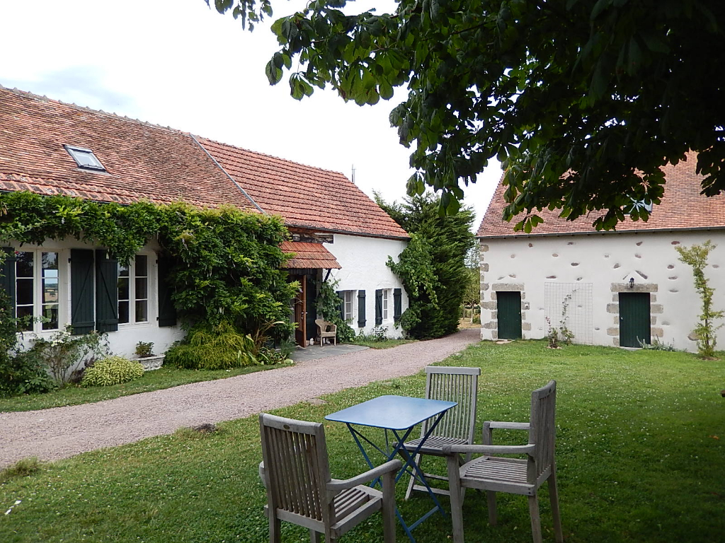 Le Vilhain -Belle maison sur un terrain de 2500 m² avec vue dégagé sur les prairies environnantes. Le Vilhain -Belle maison sur un terrain de 2500 m² avec vue dégagé sur les prairies environnantes.