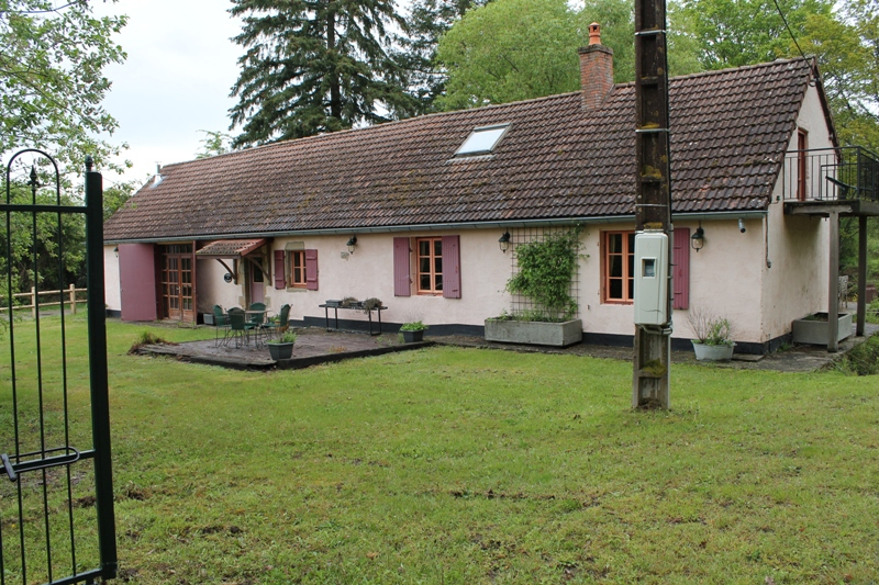 St Plaisir - Belle maison avec 5 chalets et piscine sur un terrain de plus de 6 ha. PRÊT À EXPLOITER !! St Plaisir - Belle maison avec 5 chalets et piscine sur un terrain de plus de 6 ha. PRÊT À EXPLOITER !!