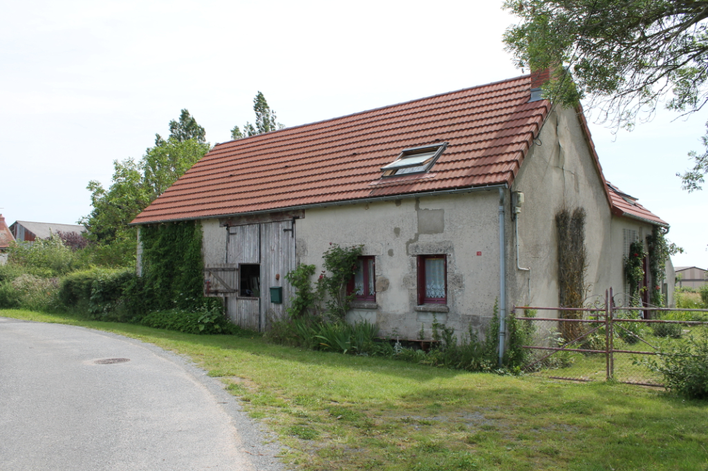 Louroux de Bouble - Fermette spacieuse avec toiture neuve. Louroux de Bouble - Fermette spacieuse avec toiture neuve.