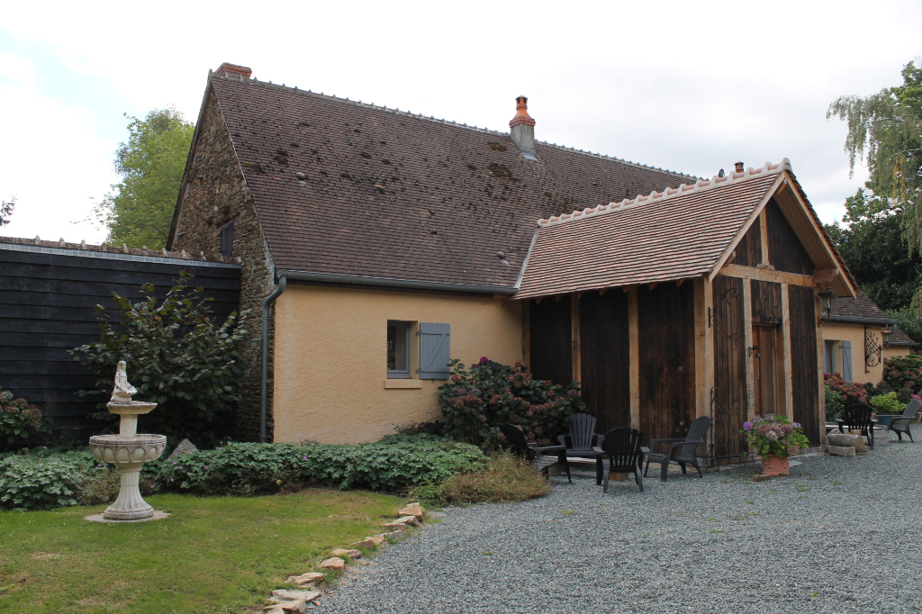Préveranges Grande Fermette avec gîte sur 4,7 hectares de terrain. Préveranges Grande Fermette avec gîte sur 4,7 hectares de terrain.