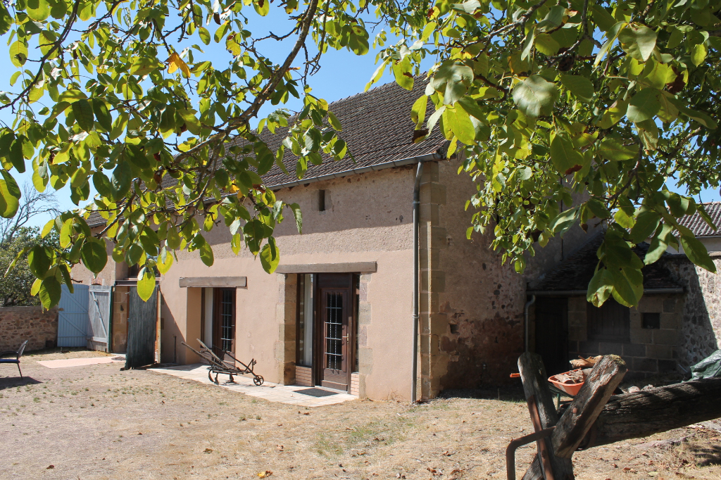 Louroux Bourbonnais - Fermette bien rénovée en bordure d'un petit village. Louroux Bourbonnais - Fermette bien rénovée en bordure d'un petit village.