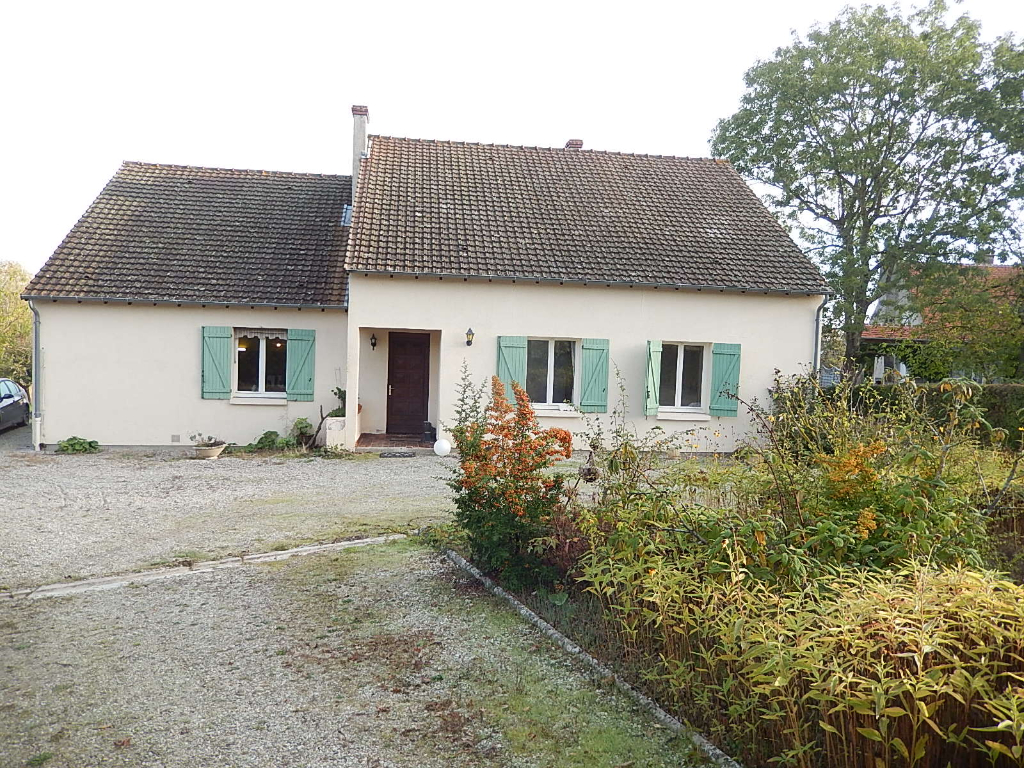 Bourbon l'Archambault - Maison spacieuse avec gîte sur 3200m² de terrain dans une ville thermale.Maison Bourbon L Archambault 5 pièce(s) 148 m2 Bourbon l'Archambault - Maison spacieuse avec gîte sur 3200m² de terrain dans une ville thermale.Maison Bourbon L Archambault 5 pièce(s) 148 m2