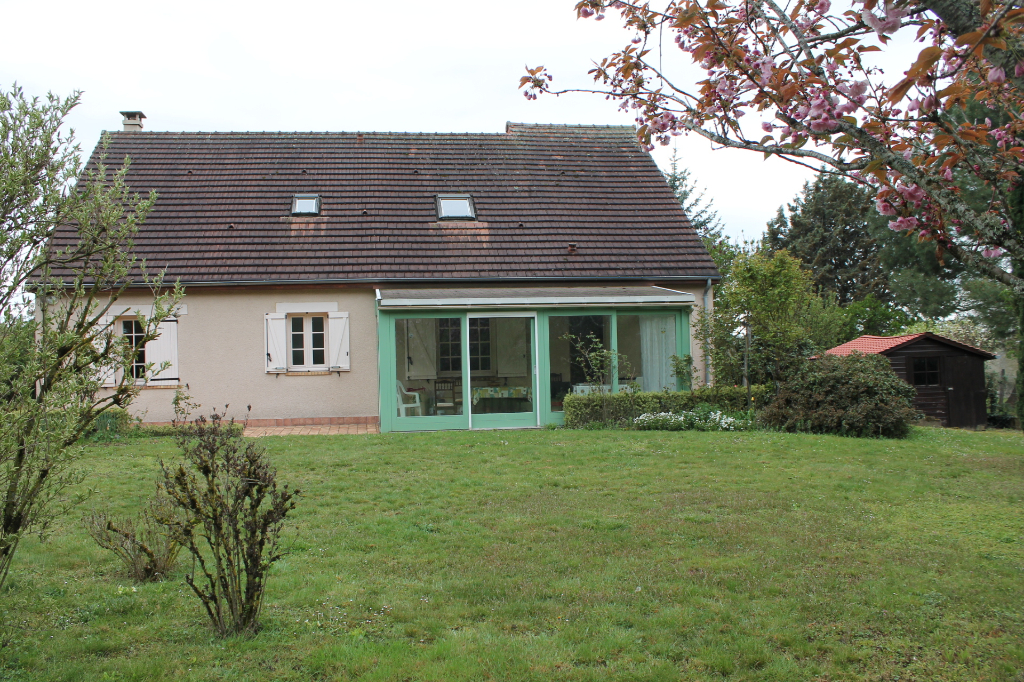 Cerilly - Une belle maison individuelle de 140m² à la sortie du village, sur 2024m² de terrain. Cerilly - Une belle maison individuelle de 140m² à la sortie du village, sur 2024m² de terrain.