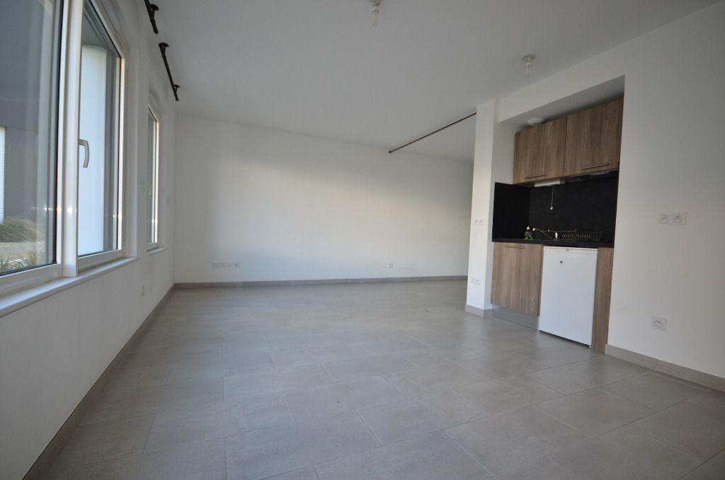BREST STRASBOURG - Studio BBC de 35 m² avec parking BREST STRASBOURG - Studio BBC de 35 m² avec parking
