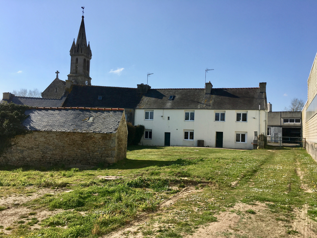 TREOUERGAT -Maison de village 162 m2 avec terrain TREOUERGAT -Maison de village 162 m2 avec terrain