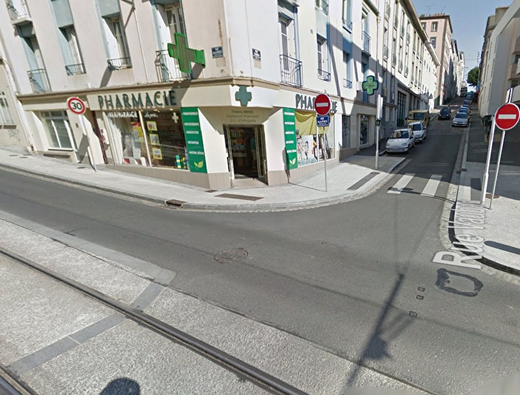 Recouvrance local de 157m² devant le tram- Accès PMR Recouvrance local de 157m² devant le tram- Accès PMR