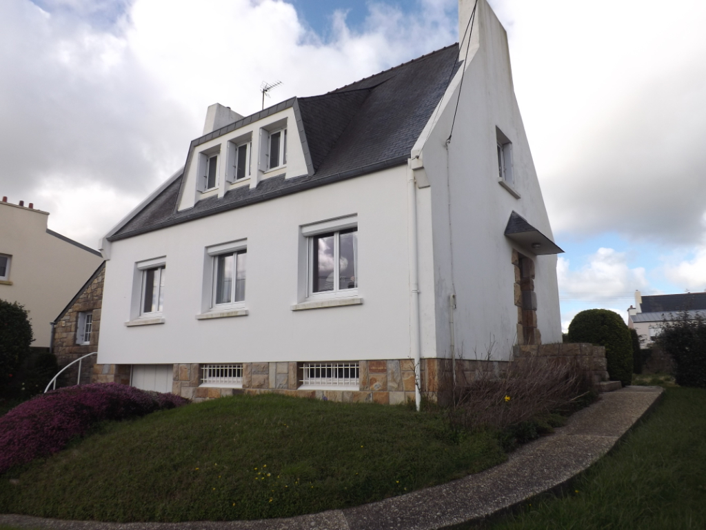 SAINT-RENAN - Maison sur sous-sol- 4 chambres -Jardin clos SAINT-RENAN - Maison sur sous-sol- 4 chambres -Jardin clos