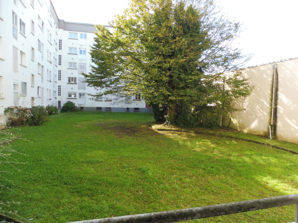 VENDU - BREST - PETIT PARIS - APPARTEMENT T3 A RENOVER VENDU - BREST - PETIT PARIS - APPARTEMENT T3 A RENOVER
