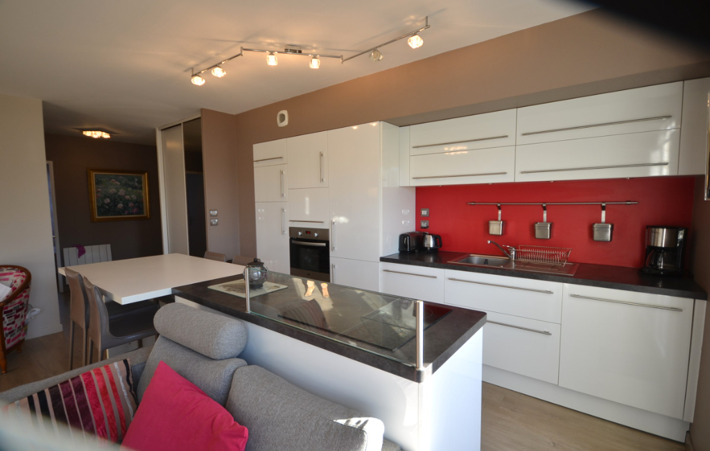 BREST KERINOU/CROIX-ROUGE - Appartement T3 meublé de 61m² avec balcon, cave et place de stationnement BREST KERINOU/CROIX-ROUGE - Appartement T3 meublé de 61m² avec balcon, cave et place de stationnement