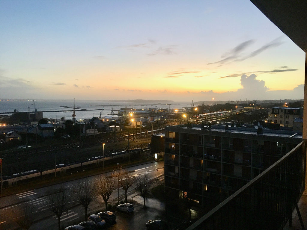 VENDU- Gambetta - Appt 87 m2 4 pièces 7ème étage vue rade Brest VENDU- Gambetta - Appt 87 m2 4 pièces 7ème étage vue rade Brest