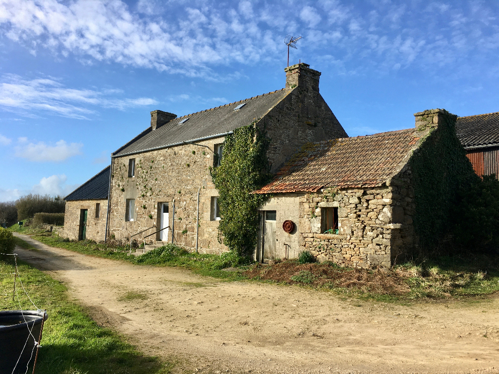 Sous compromis - Exclusivité - Plourin - Corps de ferme entièrement à rénover Sous compromis - Exclusivité - Plourin - Corps de ferme entièrement à rénover