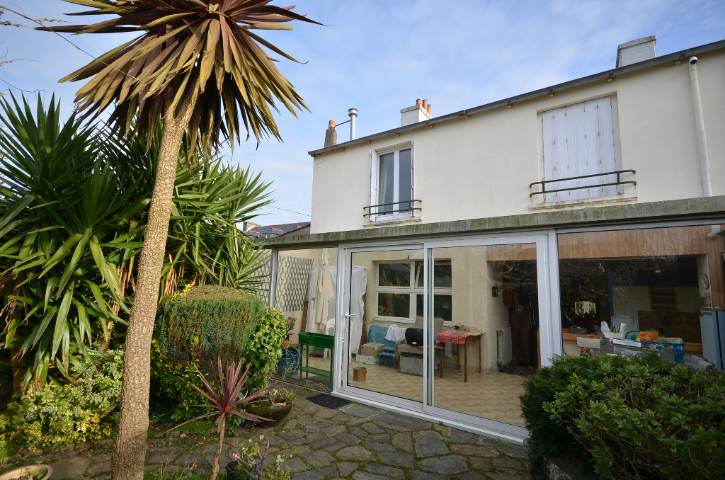 SOUS COMPROMIS - Brest Lambézellec - Maison 140m2 à rénover, proche bourg SOUS COMPROMIS - Brest Lambézellec - Maison 140m2 à rénover, proche bourg