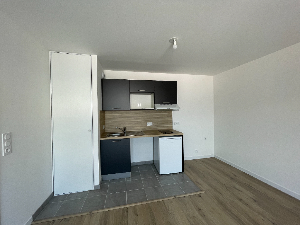 BREST SAINT MICHEL - Appartement T2 récent de 42m² avec parking et balcon BREST SAINT MICHEL - Appartement T2 récent de 42m² avec parking et balcon
