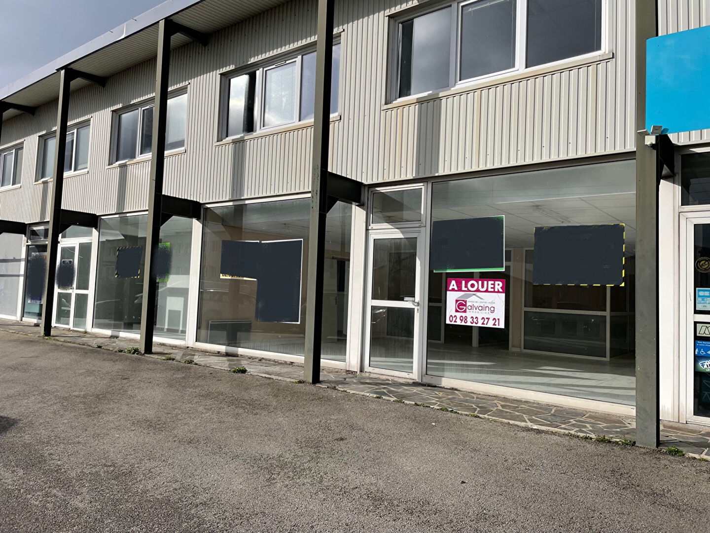 Local commercial 110m² grande vitrine zone de Kergonan Brest Local commercial 110m² grande vitrine zone de Kergonan Brest