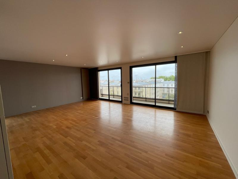 BREST TRIANGLE D'OR - Appartement T2 de 81m² rénové avec terrasse et une cave BREST TRIANGLE D'OR - Appartement T2 de 81m² rénové avec terrasse et une cave