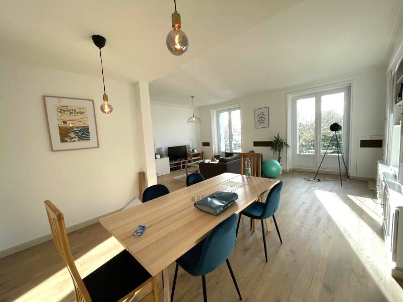BREST TRIANGLE D'OR - Appartement T4 entièrement rénové de 86m² avec ascenseur et garage BREST TRIANGLE D'OR - Appartement T4 entièrement rénové de 86m² avec ascenseur et garage