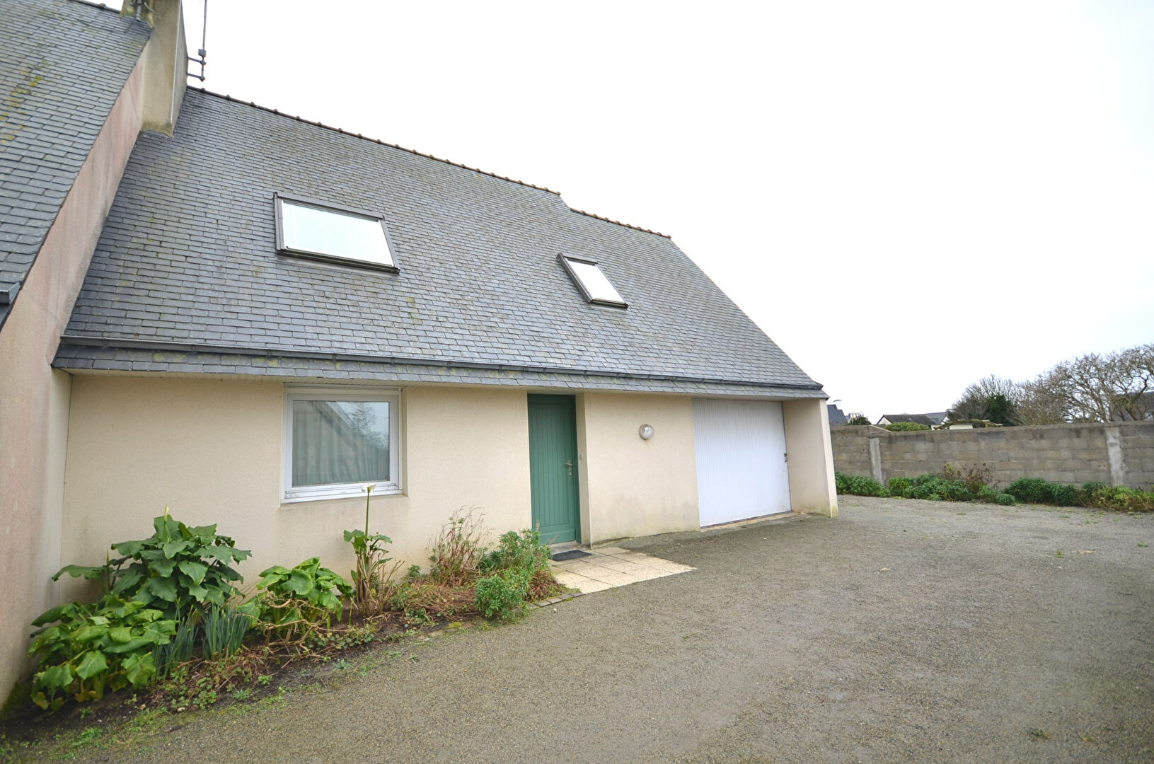 PORTSALL - Maison T4 de 74m² avec garage et jardin PORTSALL - Maison T4 de 74m² avec garage et jardin