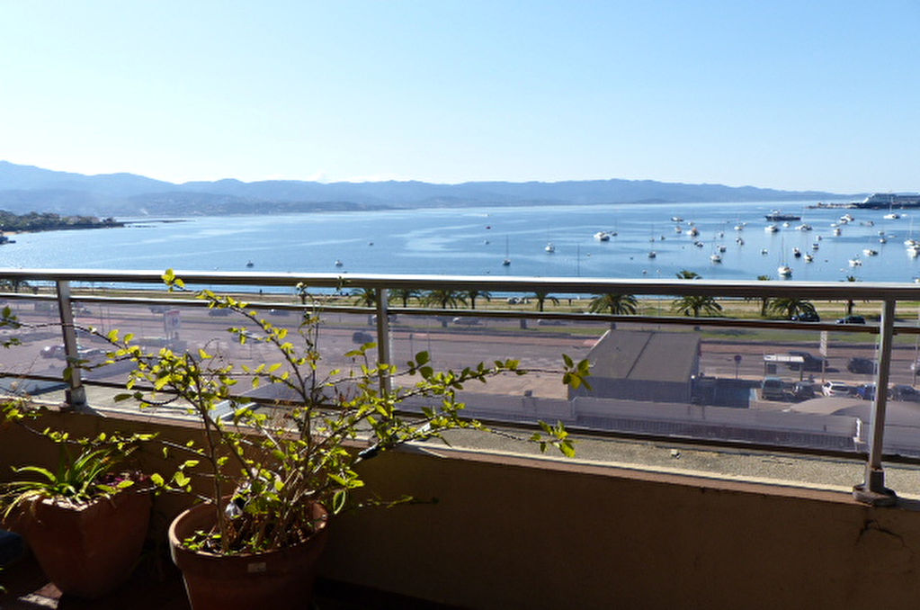 Ajaccio entrée de ville Appartement 4 pièce(s) traversant 100 m2 avec vue Mer Ajaccio entrée de ville Appartement 4 pièce(s) traversant 100 m2 avec vue Mer