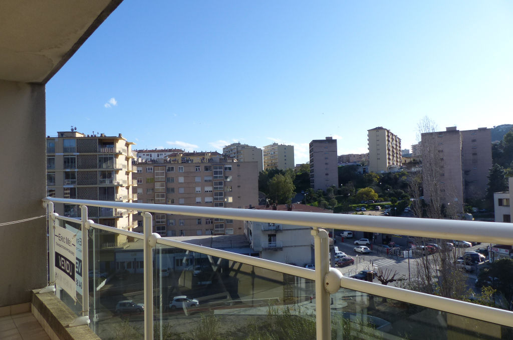 Ajaccio proche Rocade Appartement F3 lumineux de 68 m2 dernier étage Ajaccio proche Rocade Appartement F3 lumineux de 68 m2 dernier étage