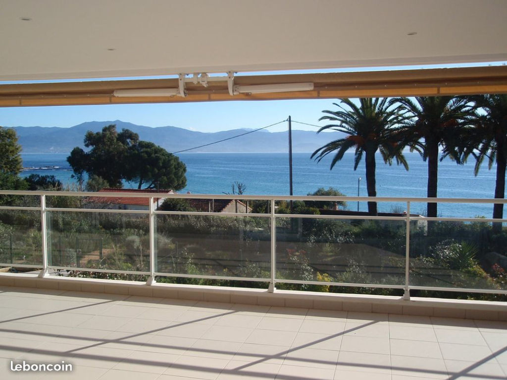 Sanguinaires Barbicaja magnifique F4 de 130m² t en bord de mer vaste terrasse Sanguinaires Barbicaja magnifique F4 de 130m² t en bord de mer vaste terrasse