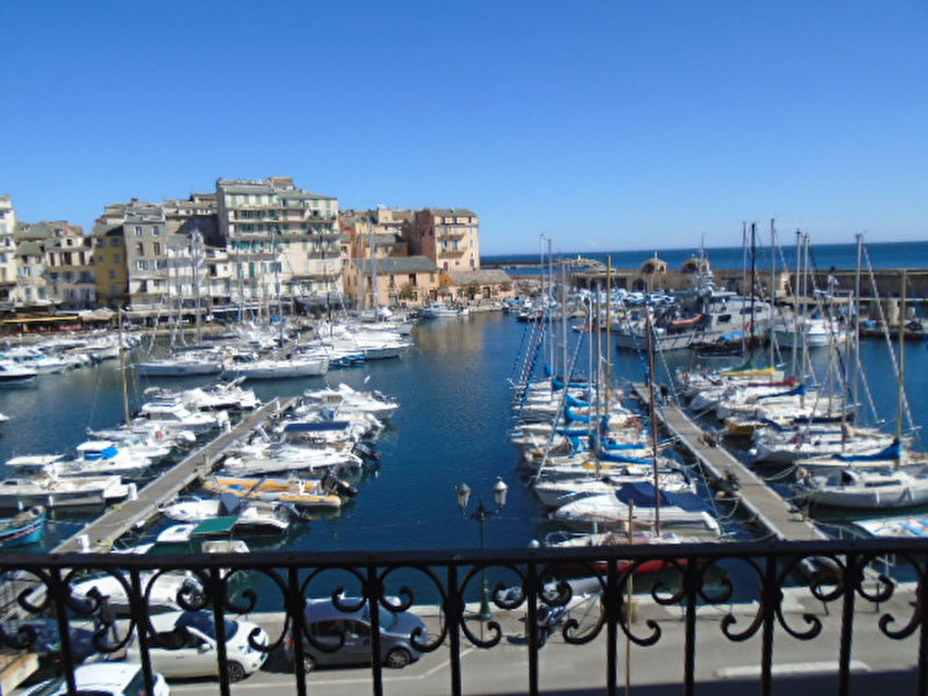Appartement Bastia 5 pièce(s) 169 m2 beaux volumes face au port Appartement Bastia 5 pièce(s) 169 m2 beaux volumes face au port
