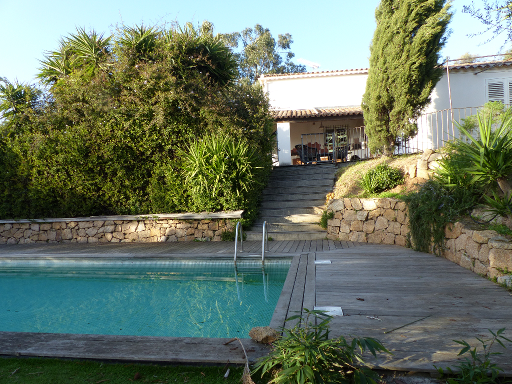 Villa au centre de Bastelicaccia 5 pièce(s) 148 m2 avec piscine et garage Villa au centre de Bastelicaccia 5 pièce(s) 148 m2 avec piscine et garage
