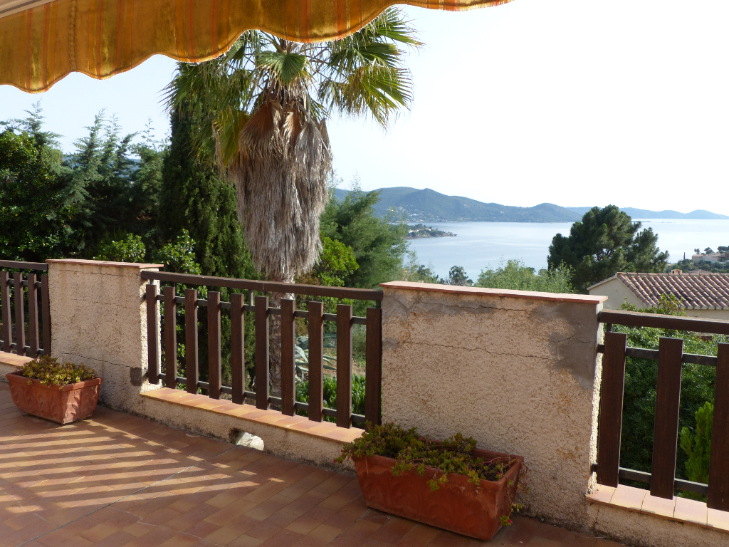 Pietrosella Villa tradotionnelle 5 pièce(s) 170 m2 belle vue mer avec garage Pietrosella Villa tradotionnelle 5 pièce(s) 170 m2 belle vue mer avec garage