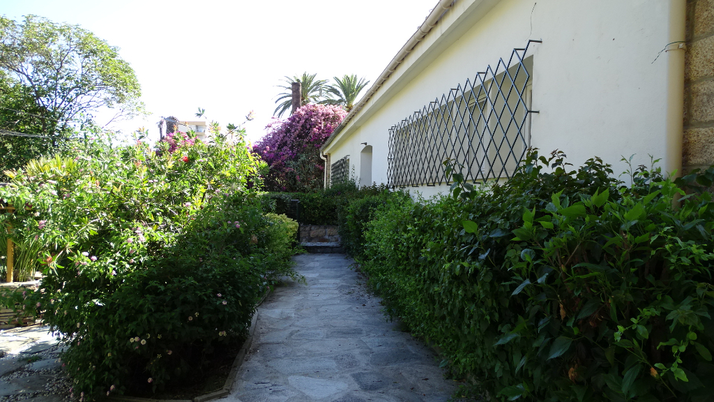 Ajaccio Quartier prisé Maison de ville 4 pièce(s) 110 m2 avec jardin sur 2 niveaux Ajaccio Quartier prisé Maison de ville 4 pièce(s) 110 m2 avec jardin sur 2 niveaux
