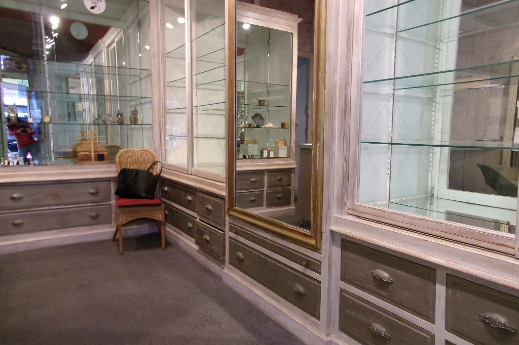 Cession de bail Ajaccio 41 m2 avec vitrine Cours Napoléon avec réserve Cession de bail Ajaccio 41 m2 avec vitrine Cours Napoléon avec réserve