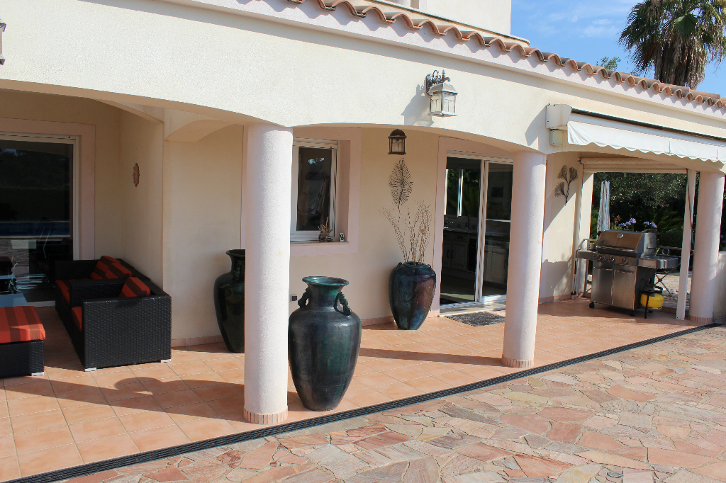 Demeure de prestige Porticcio 10 pièce(s) 360 m2 avec piscine vue mer et montagne Demeure de prestige Porticcio 10 pièce(s) 360 m2 avec piscine vue mer et montagne