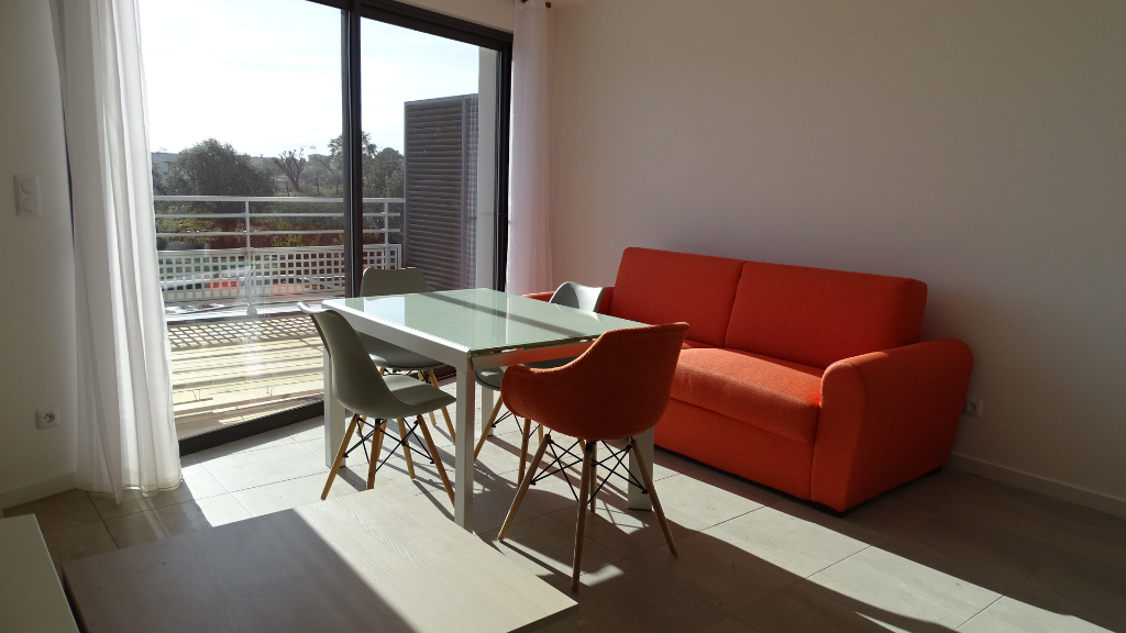 Porticcio charmant T2 récent de 48m² avec cuisine équipée dernier étage Porticcio charmant T2 récent de 48m² avec cuisine équipée dernier étage