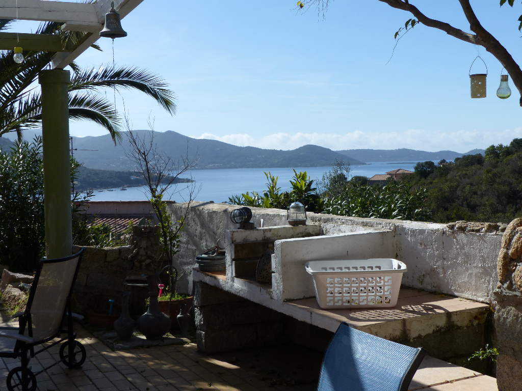 Villa Albitreccia Rive Sud 7 pièce(s) 200 m2 sur 2 niveaux vue sur mer Villa Albitreccia Rive Sud 7 pièce(s) 200 m2 sur 2 niveaux vue sur mer