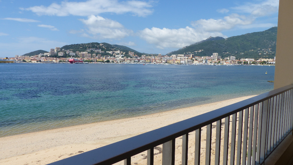 Appartement rénévé Ajaccio 1 pièce(s) 40 m2 les pieds dans l'eau Appartement rénévé Ajaccio 1 pièce(s) 40 m2 les pieds dans l'eau