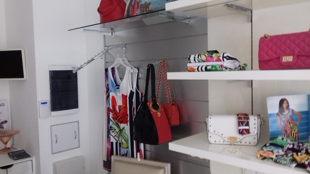 Nice - Carré d'Or - Vente Pas de Porte à usage de vetements et accessoires : 60 m² avec local de remise de 18 m² Nice - Carré d'Or - Vente Pas de Porte à usage de vetements et accessoires : 60 m² avec local de remise de 18 m²