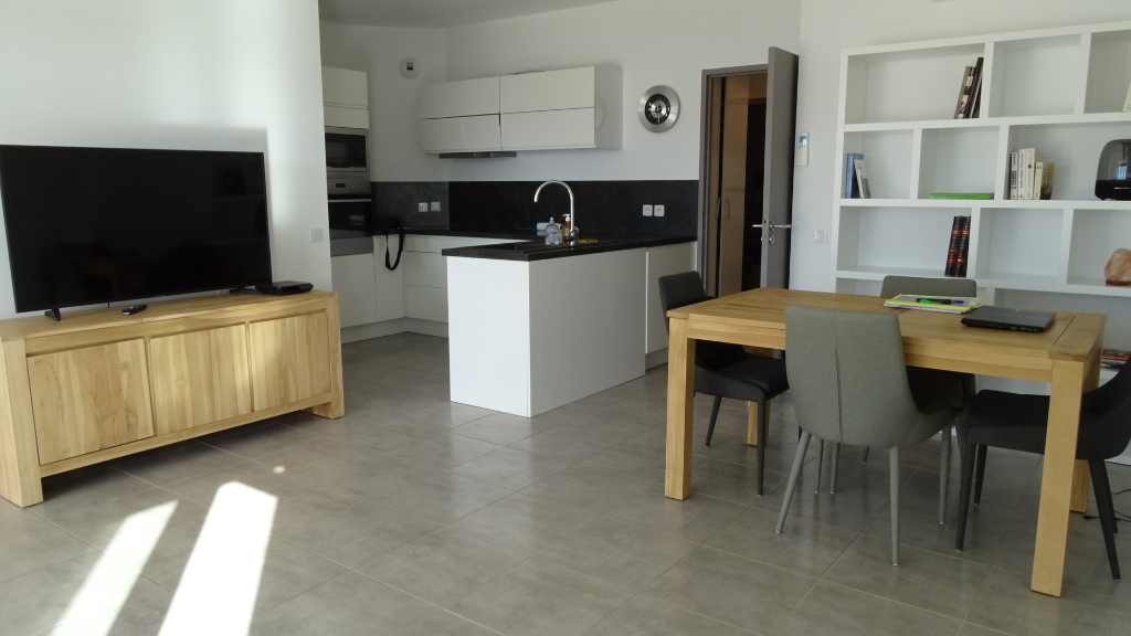 Porticcio Appartement récent 4 pièce(s) 78 m2 avec jardin privatif proche plage Porticcio Appartement récent 4 pièce(s) 78 m2 avec jardin privatif proche plage