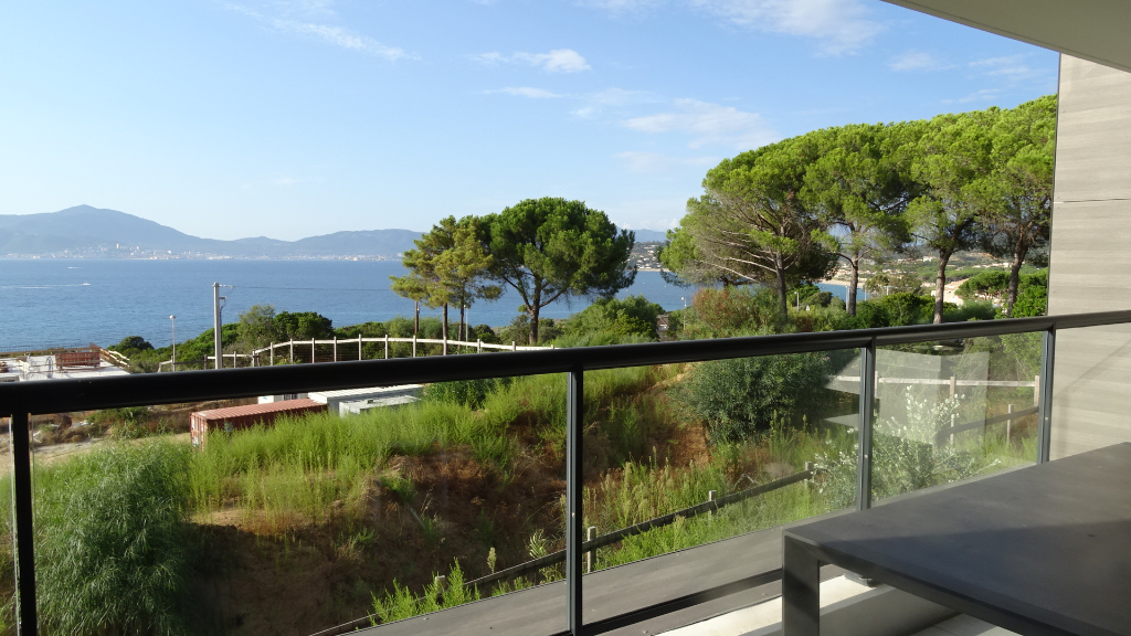 Rive sud Appartement récent Pietrosella 3 pièce(s) 58 m2 petite vue mer Rive sud Appartement récent Pietrosella 3 pièce(s) 58 m2 petite vue mer