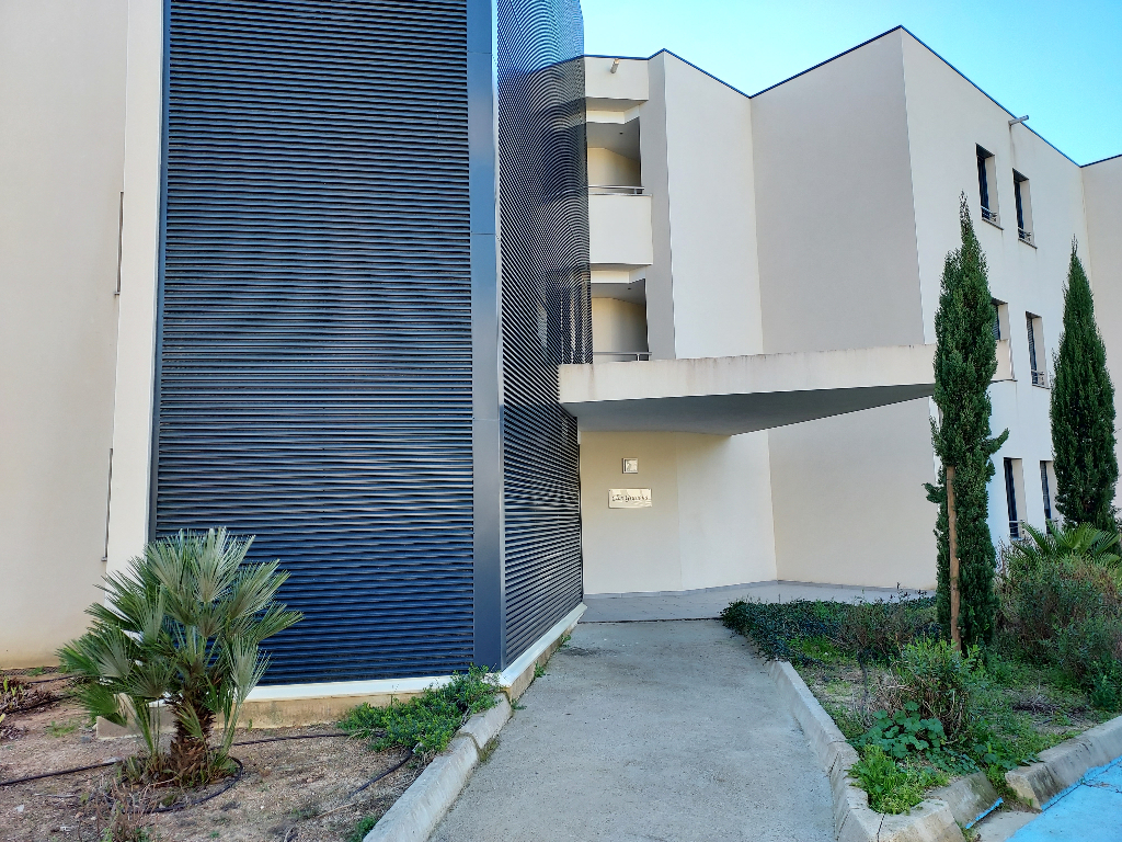 Plein coeur Porticcio T1 récent 33m² dans résidence fermée Plein coeur Porticcio T1 récent 33m² dans résidence fermée