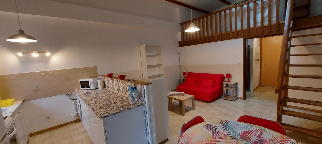 Ajaccio proche centre ville charmant T1 31m² très calme avec mezzanine Ajaccio proche centre ville charmant T1 31m² très calme avec mezzanine
