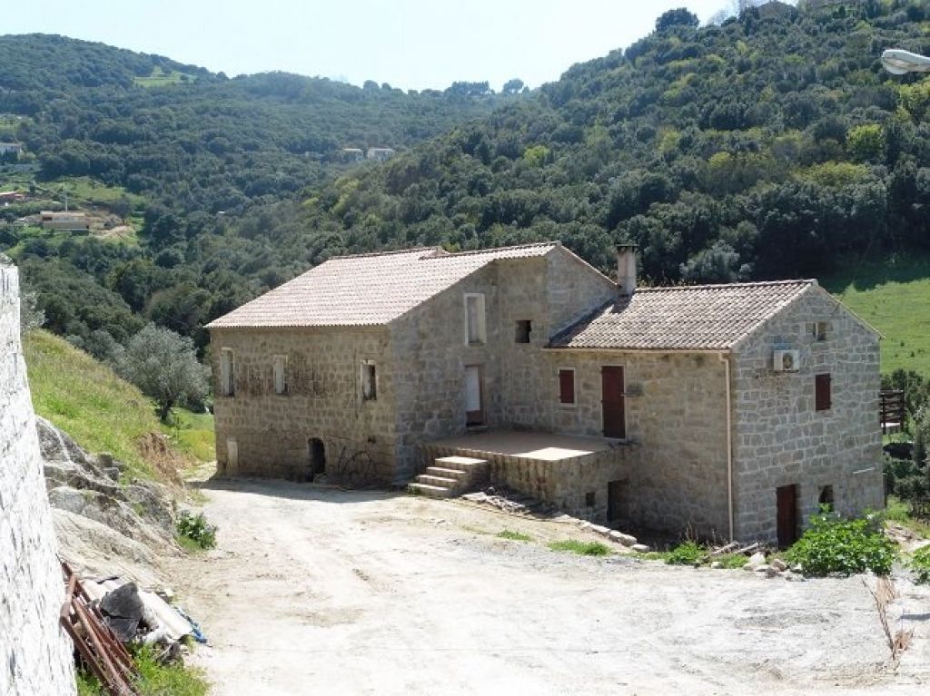 Maison Sartene 5 pièce(s) 200 m2 Maison Sartene 5 pièce(s) 200 m2
