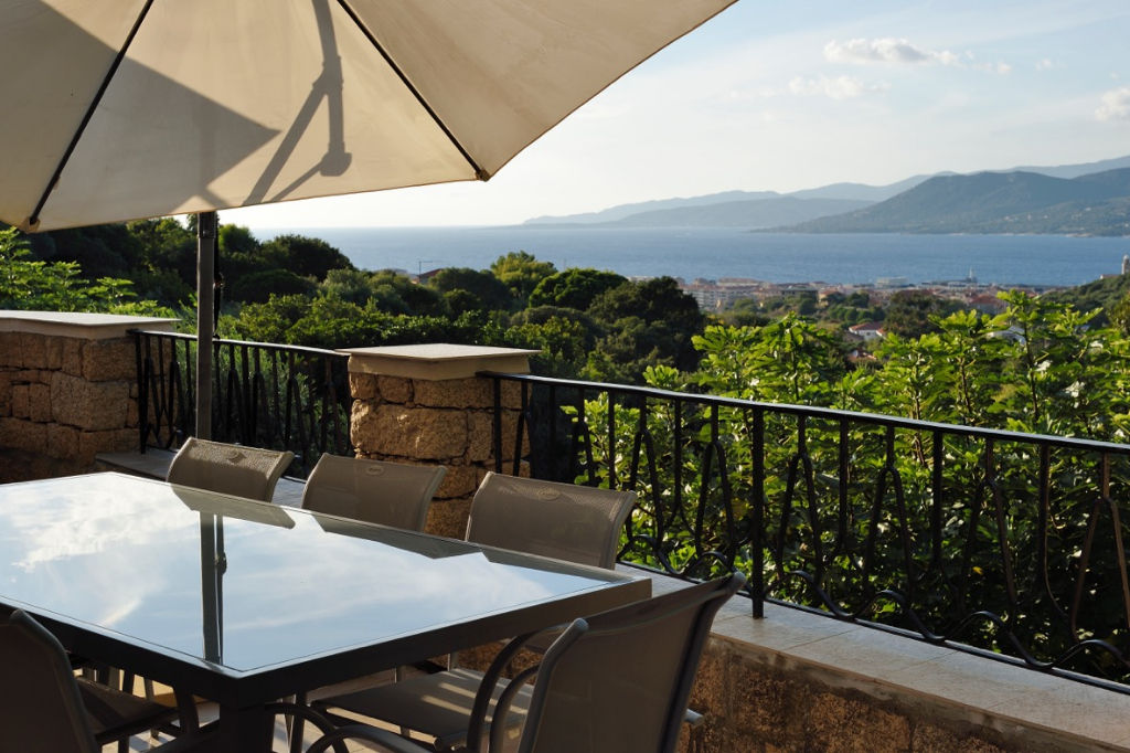 Propriano charmante 8 pièce(s) 350 m2 avec belle vue mer Propriano charmante 8 pièce(s) 350 m2 avec belle vue mer