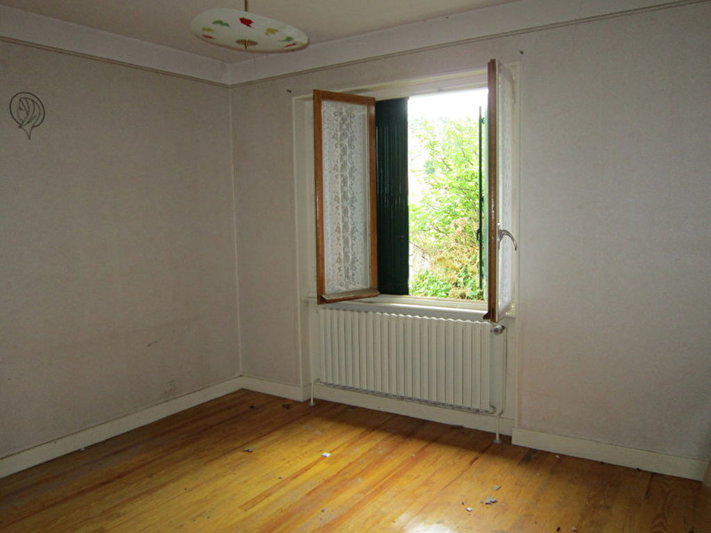 Noiretable prox.maison et terrain Noiretable prox.maison et terrain