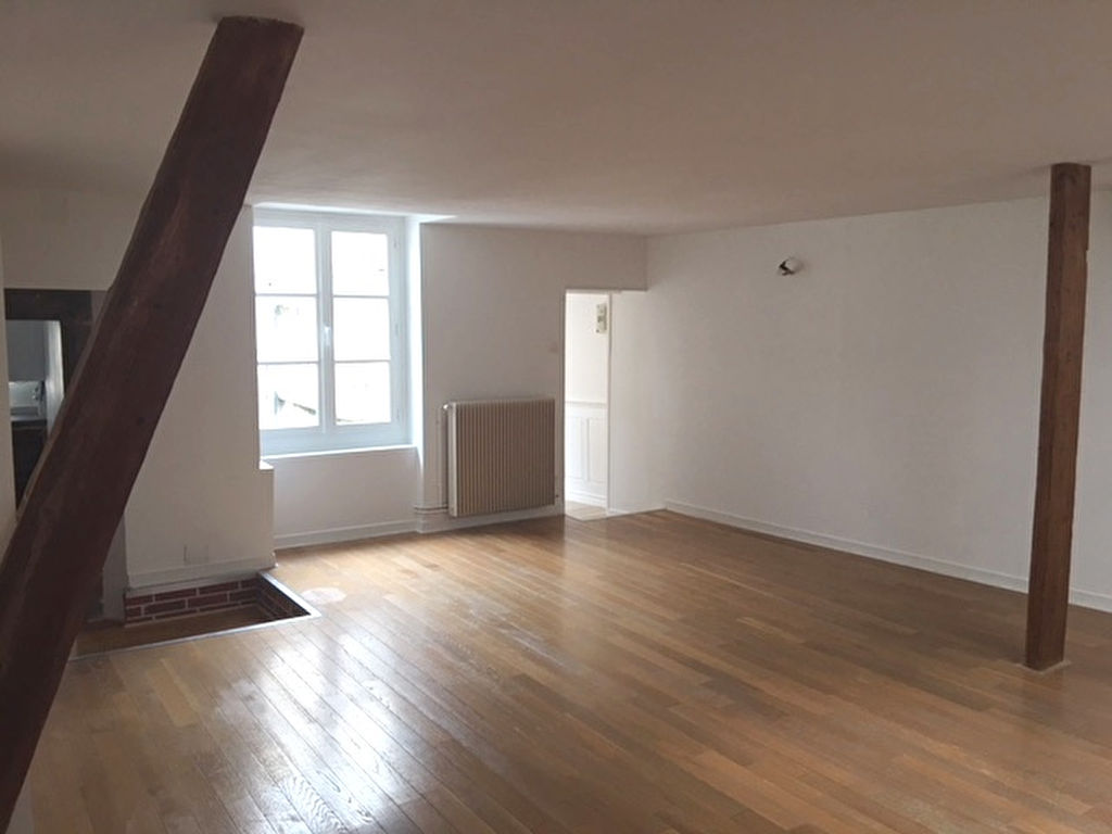 Riom Appartement F3 de caractère rénové Riom Appartement F3 de caractère rénové
