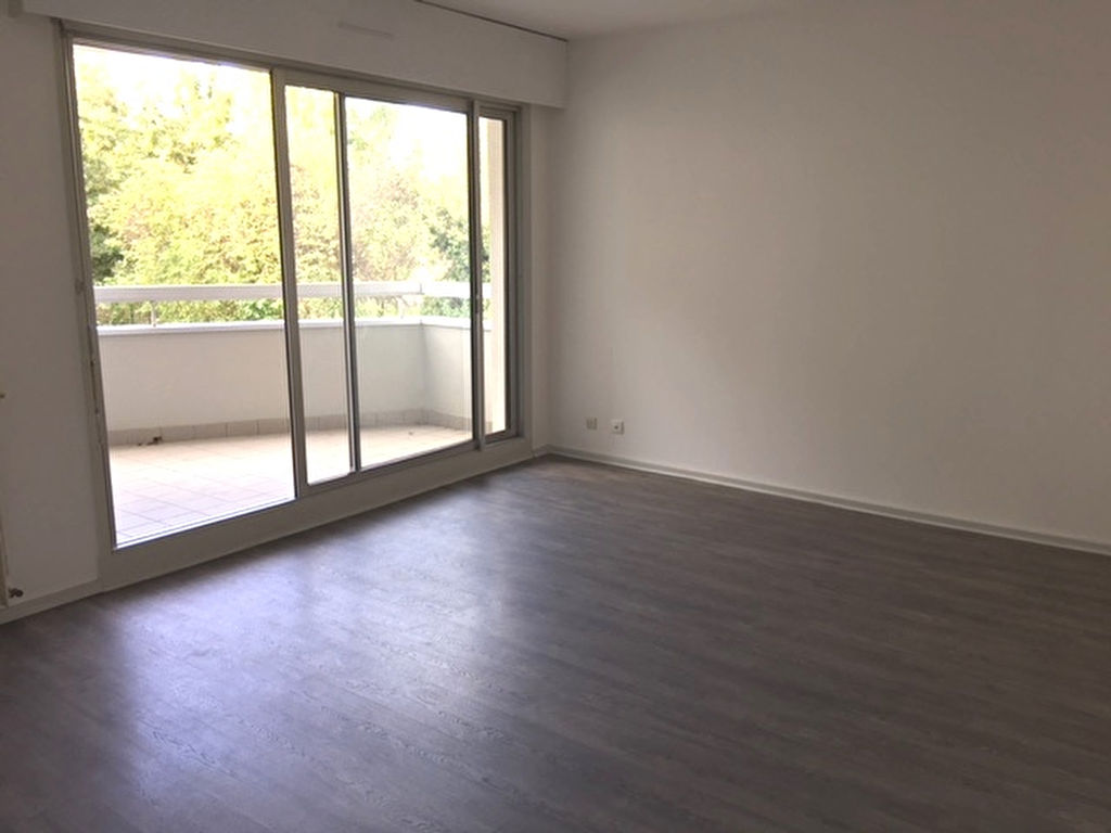 Riom Appartement F3 - balcon - ascenseur - parking Riom Appartement F3 - balcon - ascenseur - parking