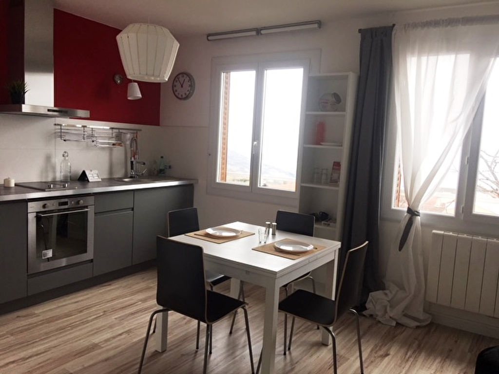Cébazat prox. Appartement F2 rénové avec parking Cébazat prox. Appartement F2 rénové avec parking