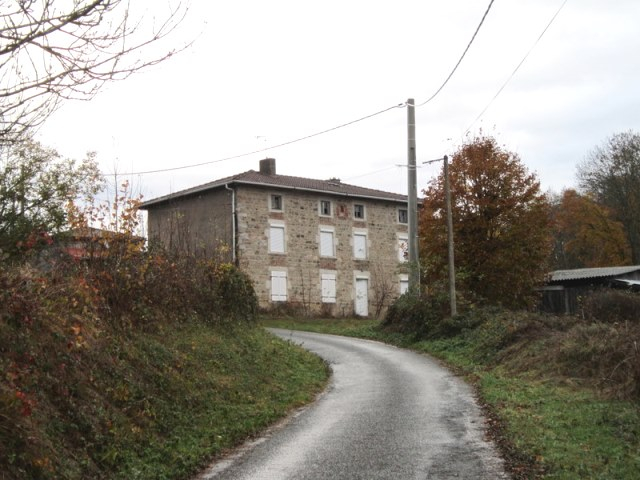 St Just En Chevalet Prox. Maison pierre et 1 646 m² de terrain St Just En Chevalet Prox. Maison pierre et 1 646 m² de terrain