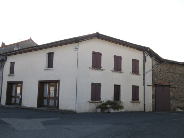 St Germain Laval Prox. Maison avec cour et garage St Germain Laval Prox. Maison avec cour et garage