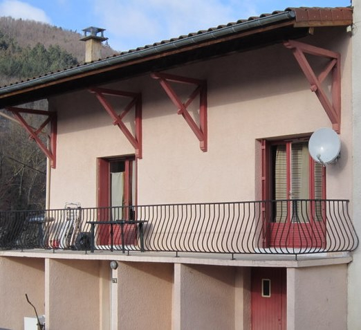 Noiretable Prox. maison 4 chambres Noiretable Prox. maison 4 chambres