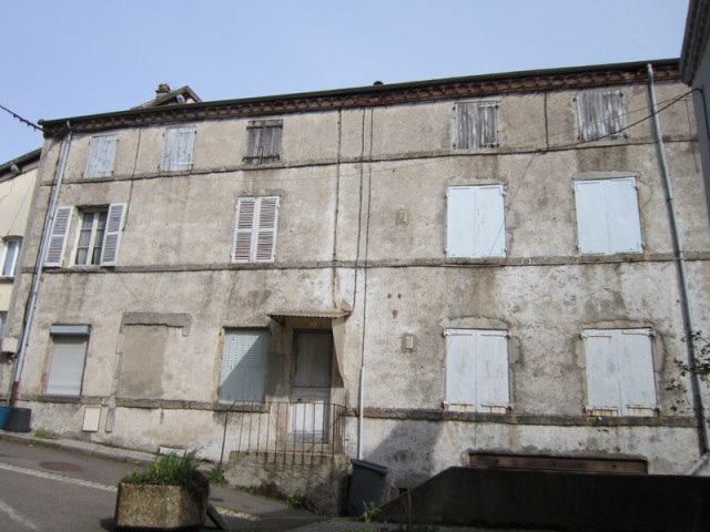 Noiretable maison de caractère 175 m2 et terrain Noiretable maison de caractère 175 m2 et terrain