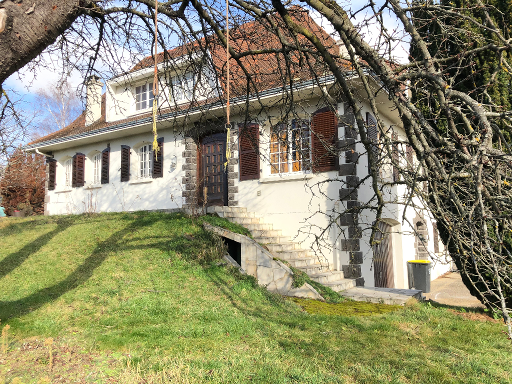 Chatelguyon grande maison de famille avec vue dégagée Chatelguyon grande maison de famille avec vue dégagée